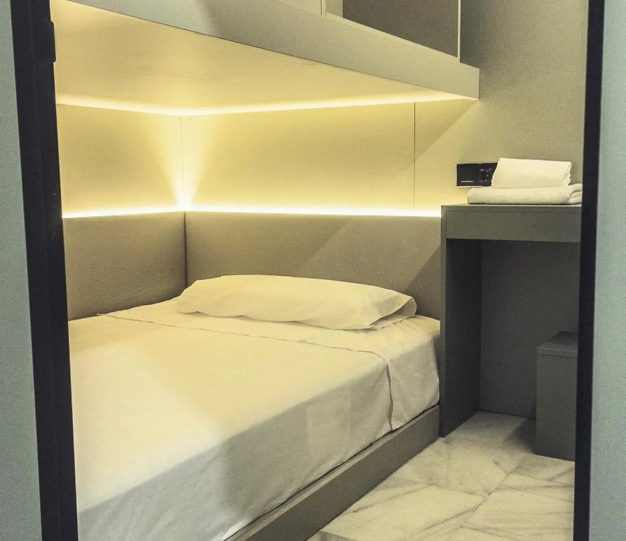 Hostal Superlativo Trinidad Malaga Capsule hotel